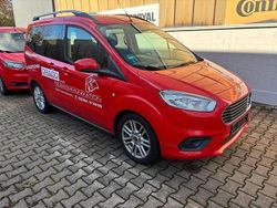 Rot Gebraucht 2019 Ford Tourneo Courier Titanium Van / Kleinbus | 5.900 € (Superpreis)