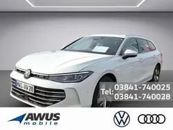 Weiss / pure white Gebraucht 2024 VW Passat Elegance Kombi | 47.990 € (Fairer Preis)