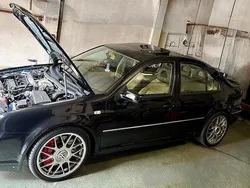 Schwarz Gebraucht 2001 VW Bora R Limousine | 24.000 €