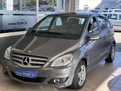 Grau Gebraucht 2011 Mercedes B180 Van / Kleinbus | 4.590 € (Etwas zu teuer)