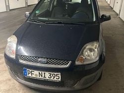 Blau Gebraucht 2004 Ford Fiesta Trend Limousine | 2.100 € (Guter Preis)
