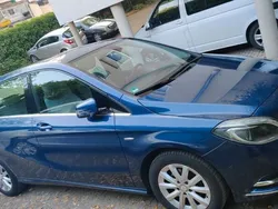 Blau Gebraucht 2012 Mercedes B180 Edition 1 Van / Kleinbus | 10.900 € (Fairer Preis)