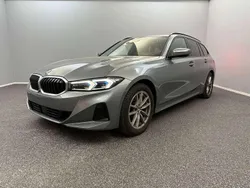 Grau Gebraucht 2023 BMW 318 Shadowline Kombi | 29.299 € (Guter Preis)