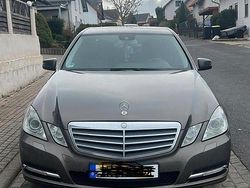 Grau Gebraucht 2012 Mercedes E220 Limousine | 8.900 € (Fairer Preis)
