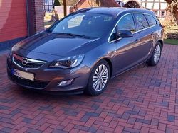 Grau Gebraucht 2011 Opel Astra Innovation Kombi | 6.300 € (Etwas zu teuer)