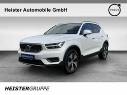 Weiß (crystal white metallic) Gebraucht 2021 Volvo XC40 Inscription SUV | 26.990 € (Guter Preis)