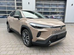 Mud bath metallic 4z2 Neu 2025 Toyota Corolla Cross Style SUV | 35.490 € (Guter Preis)