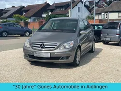 Grau Gebraucht 2006 Mercedes B200 Sport Van / Kleinbus | 4.950 € (Teuer)