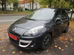 Grau Gebraucht 2011 Renault Scénic III Bose Edition Van / Kleinbus | 3.490 € (Guter Preis)