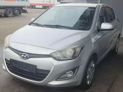 Silber Gebraucht 2014 Hyundai i20 Limousine | 2.999 € (Guter Preis)