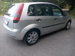 Silber Gebraucht 2002 Ford Fiesta Ghia Kleinwagen | 2.200 € (Fairer Preis)