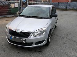 Silber Gebraucht 2011 Skoda Fabia Kleinwagen | 4.490 € (Etwas zu teuer)