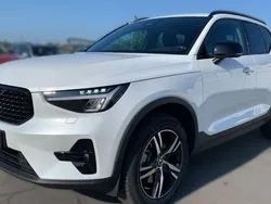 Weiß Gebraucht 2024 Volvo XC40 Plus SUV | 38.490 € (Fairer Preis)