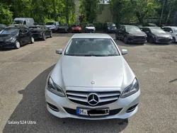 Silber Gebraucht 2014 Mercedes E200 Avantgarde Limousine | 14.300 €