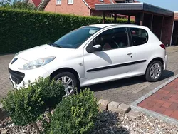 Weiß Gebraucht 2010 Peugeot 206+ Kleinwagen | 2.300 €