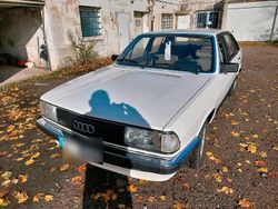Weiß Gebraucht 1982 Audi 100 Limousine | 10.900 €