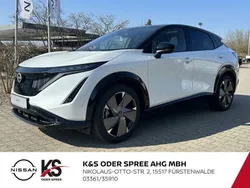 Weiss / pearlwhite (metallic) Gebraucht 2023 Nissan Ariya Evolve SUV | 46.990 € (Fairer Preis)