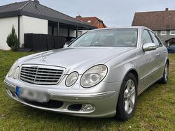Silber Gebraucht 2003 Mercedes 220 Limousine | 6.500 €