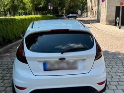 Weiß Gebraucht 2009 Ford Fiesta Kleinwagen | 4.200 € (Etwas zu teuer)