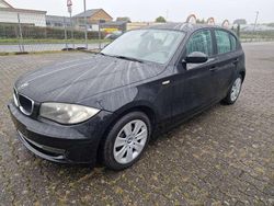Saphirschwarz Gebraucht 2009 BMW 118 Kleinwagen | 3.900 € (Guter Preis)