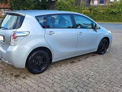 Silber Gebraucht 2011 Toyota Verso Life Van / Kleinbus | 6.500 € (Fairer Preis)