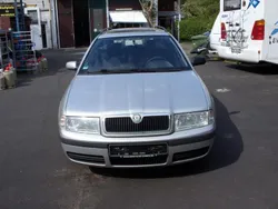 Silber Gebraucht 2007 Skoda Octavia Tour Kombi | 2.900 € (Fairer Preis)