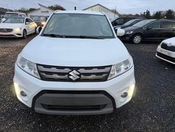 Weiß Gebraucht 2016 Suzuki Vitara Comfort SUV | 6.600 € (Etwas zu teuer)