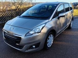 Grau Gebraucht 2016 Peugeot 5008 Active Van / Kleinbus | 7.399 € (Fairer Preis)