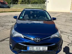 Blau Gebraucht 2017 Toyota Avensis Edition-S Kombi | 14.999 € (Fairer Preis)