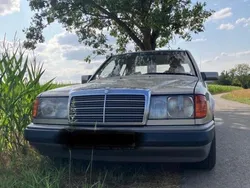 Silber Gebraucht 1990 Mercedes E200 Limousine | 2.999 €