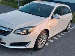 Weiß Gebraucht 2016 Opel Insignia Kombi | 7.499 € (Etwas zu teuer)