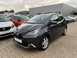 Dark grey Gebraucht 2015 Toyota Aygo X-play Kleinwagen | 5.290 € (Fairer Preis)