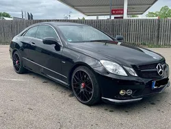 Schwarz Gebraucht 2009 Mercedes E250 AMG line Coupé | 15.999 € (Fairer Preis)