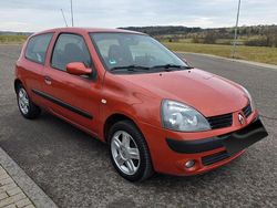 Orange Gebraucht 2004 Renault Clio II Kleinwagen | 1.650 € (Fairer Preis)