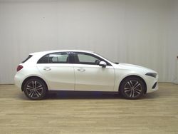 Weiss Gebraucht 2023 Mercedes A180 Limousine | 22.480 € (Guter Preis)