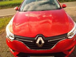 Rot Gebraucht 2017 Renault Mégane IV Life Limousine | 8.100 €