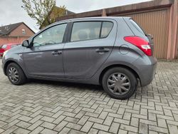 Grau Gebraucht 2012 Hyundai i20 Kleinwagen | 1.200 € (Superpreis)