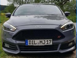 Grau Gebraucht 2015 Ford Focus ST Kombi | 15.500 € (Fairer Preis)