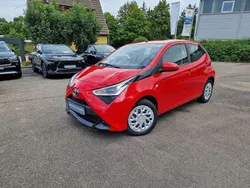 Rot Gebraucht 2021 Toyota Aygo X-play Kleinwagen | 11.890 € (Fairer Preis)
