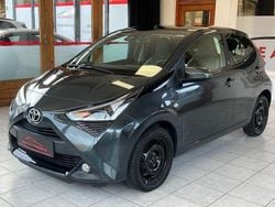 Grau Gebraucht 2021 Toyota Aygo X-play Kleinwagen | 11.500 € (Guter Preis)