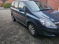 Grau Gebraucht 2010 Opel Zafira Van / Kleinbus | 2.500 € (Fairer Preis)