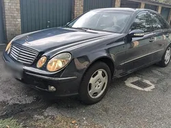 Blau Gebraucht 2003 Mercedes E200 Limousine | 2.400 €