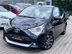 Schwarz Gebraucht 2020 Toyota Aygo X-play Kleinwagen | 9.900 € (Fairer Preis)