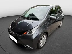Grau Gebraucht 2015 Toyota Aygo Touch Kleinwagen | 5.550 € (Fairer Preis)