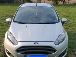 Silber Gebraucht 2014 Ford Fiesta Limousine | 2.990 €