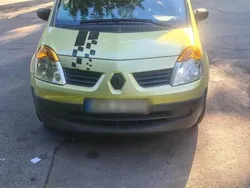 Grün Gebraucht 2004 Renault Modus Van / Kleinbus | 1.900 €