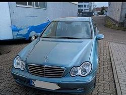 Blau Gebraucht 2002 Mercedes C180 Avantgarde Limousine | 3.300 € (Fairer Preis)