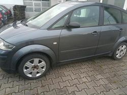 Grau Gebraucht 2002 Audi A2 Kleinwagen | 1.999 € (Etwas zu teuer)