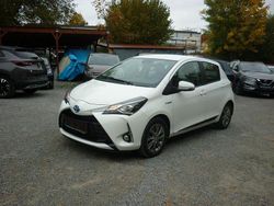 Weiß Gebraucht 2017 Toyota Yaris Hybrid Team Limousine | 14.990 € (Fairer Preis)