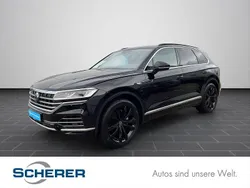 Deep black perleffekt (metallic) Gebraucht 2022 VW Touareg Elegance SUV | 49.950 € (Guter Preis)
